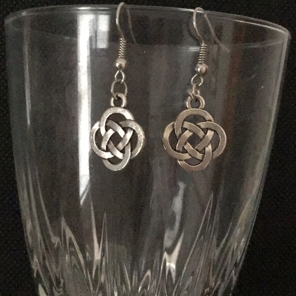 French knot earrings - Picture 1 of 3